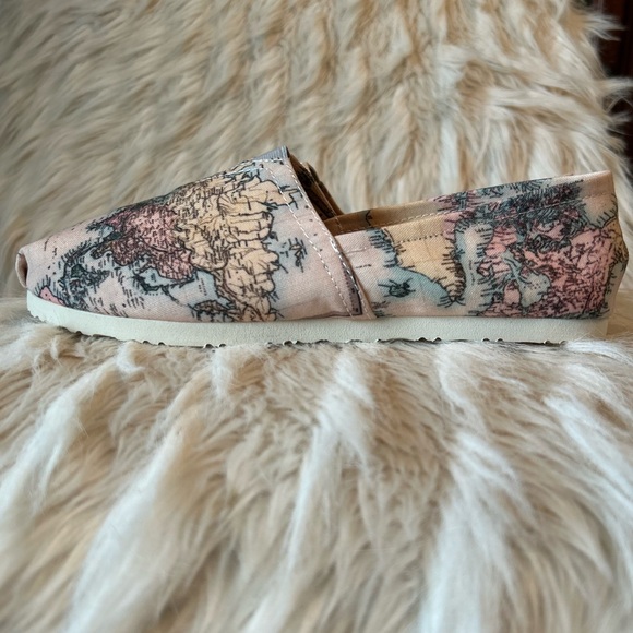 NWOT Groove Bags Vintage Geography Globe Slip On Shoes, Women’s 6.5 - Picture 9 of 12